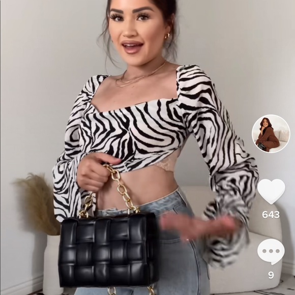 Miss Lola Wild Getaway Top - Picture 2 of 2